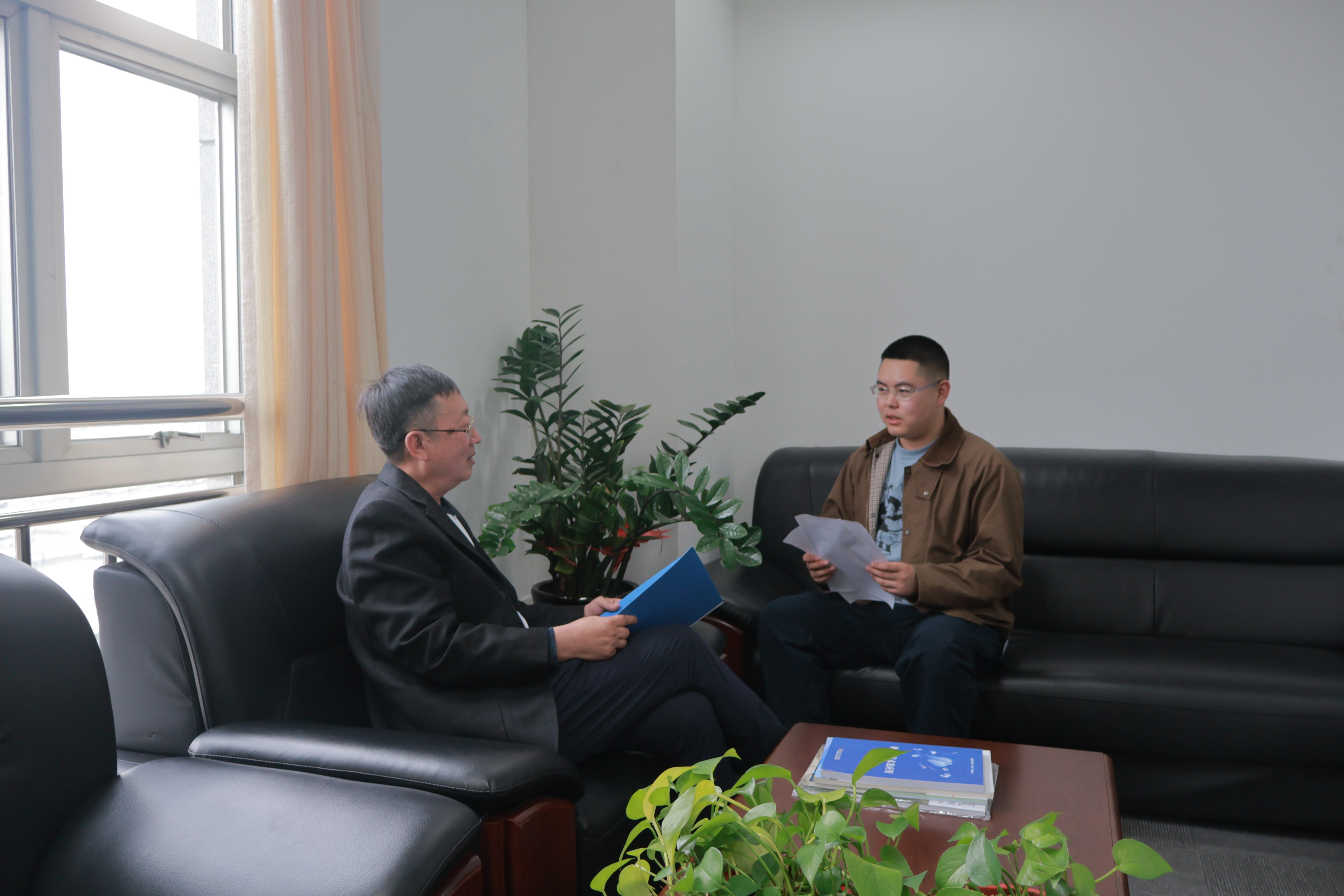 Xihao Zhang during an HRM bank internship meeting